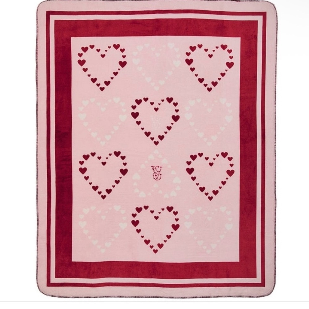 Victoria's Secret Heart Blanket with Sherpa NWT 50x60